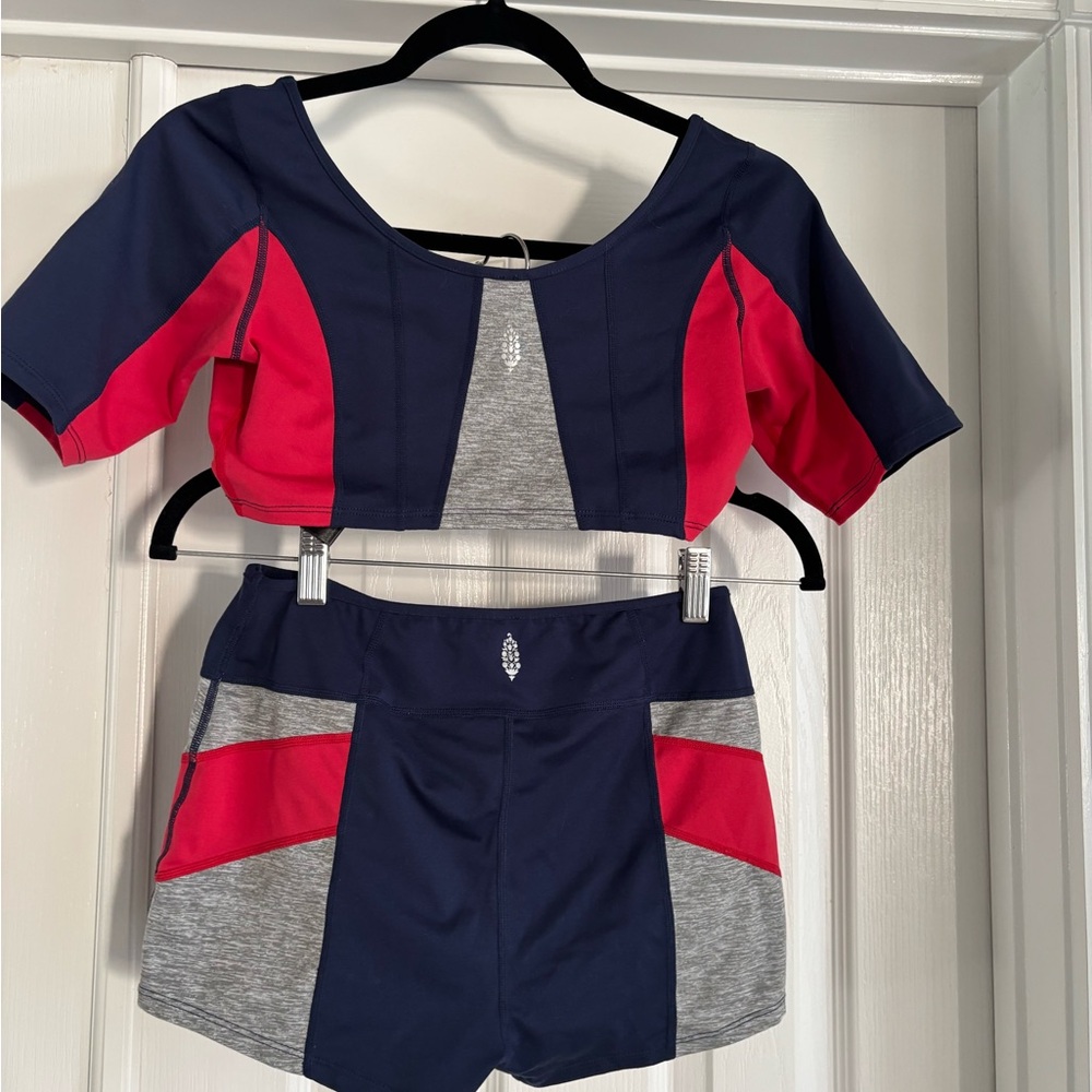 Free People 6-Pack Workout Set - Picture 3 of 8
